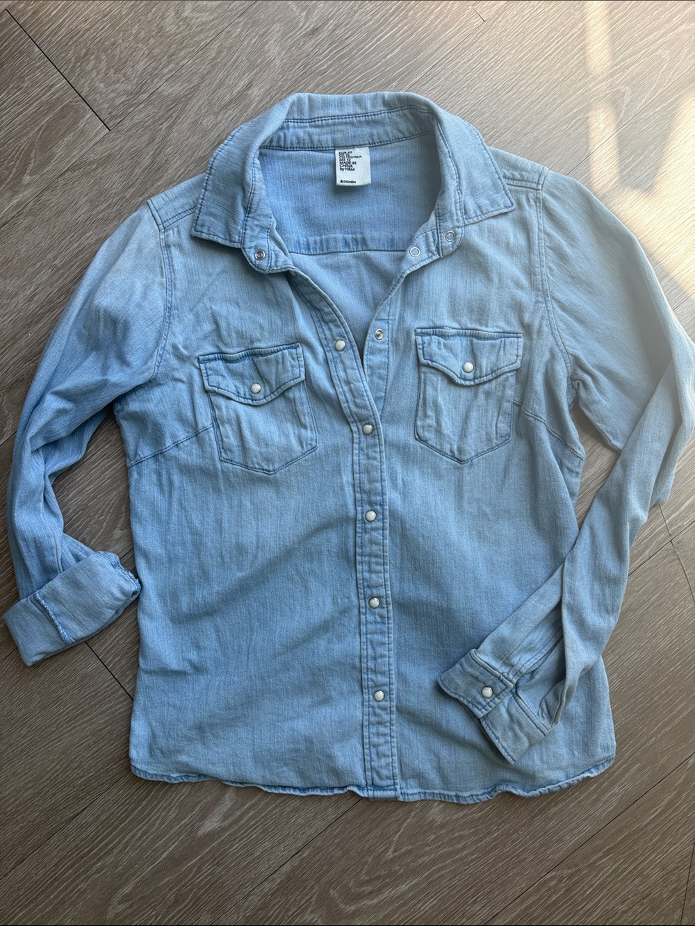 H&M Light Blue Denim Button-Down chambray Shirt